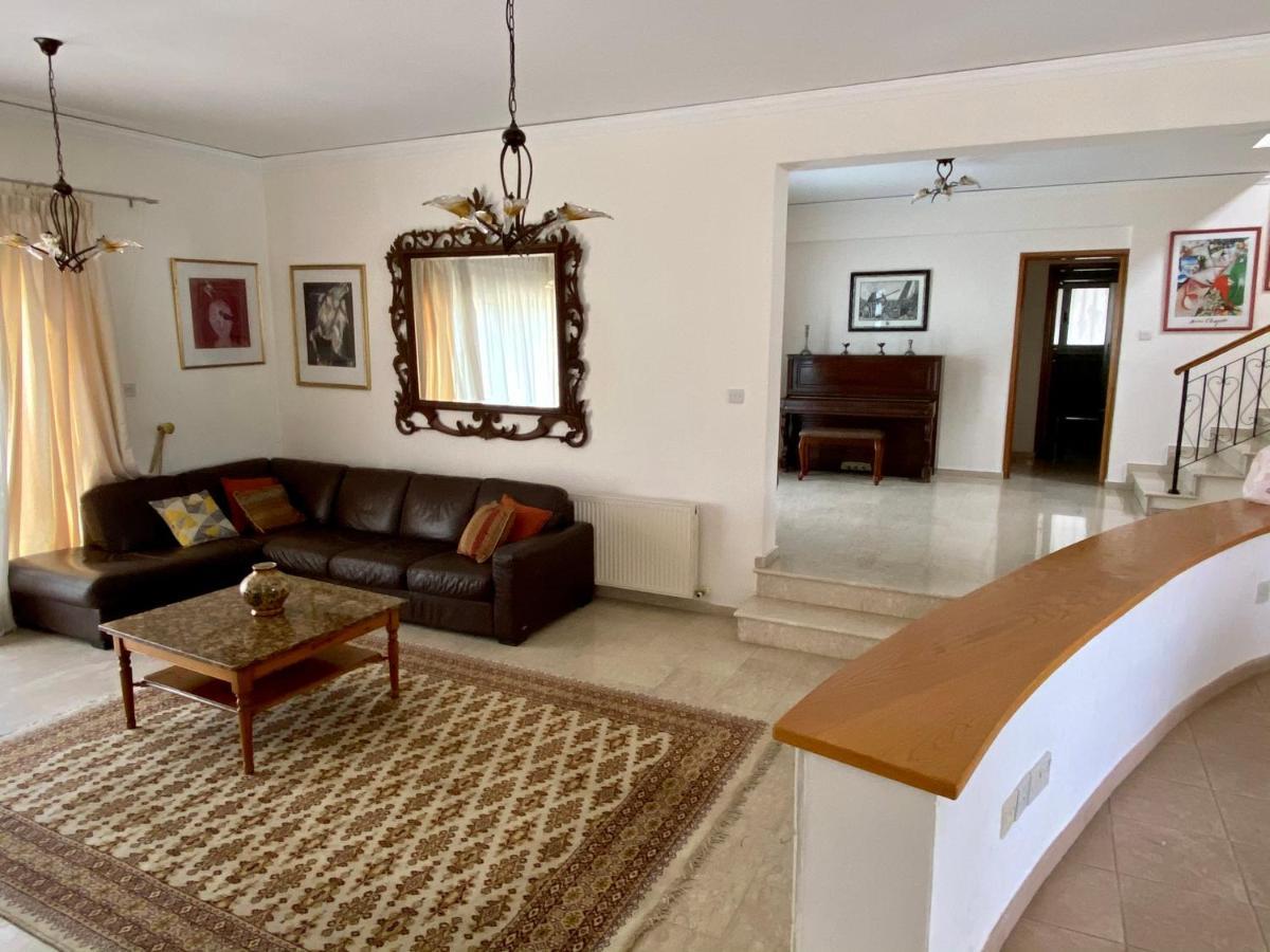 6 Bdr Villa With Tennis Court Paphos Exteriör bild