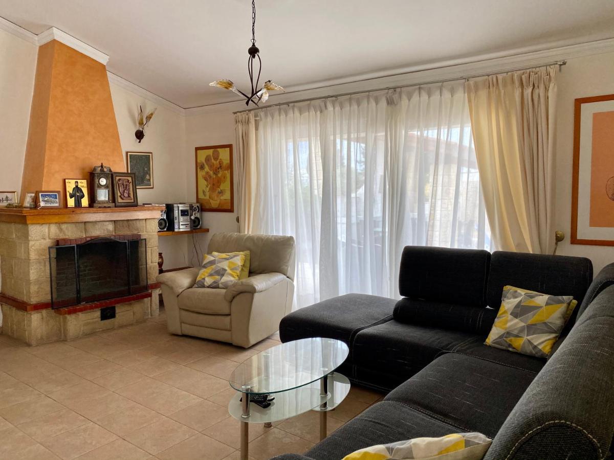 6 Bdr Villa With Tennis Court Paphos Exteriör bild