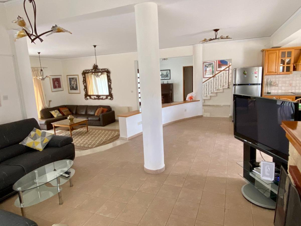 6 Bdr Villa With Tennis Court Paphos Exteriör bild