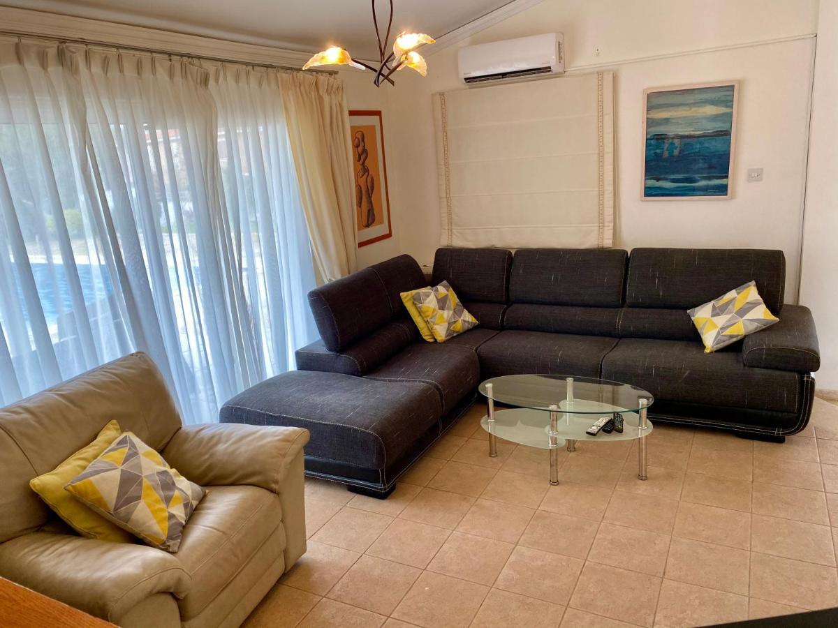 6 Bdr Villa With Tennis Court Paphos Exteriör bild