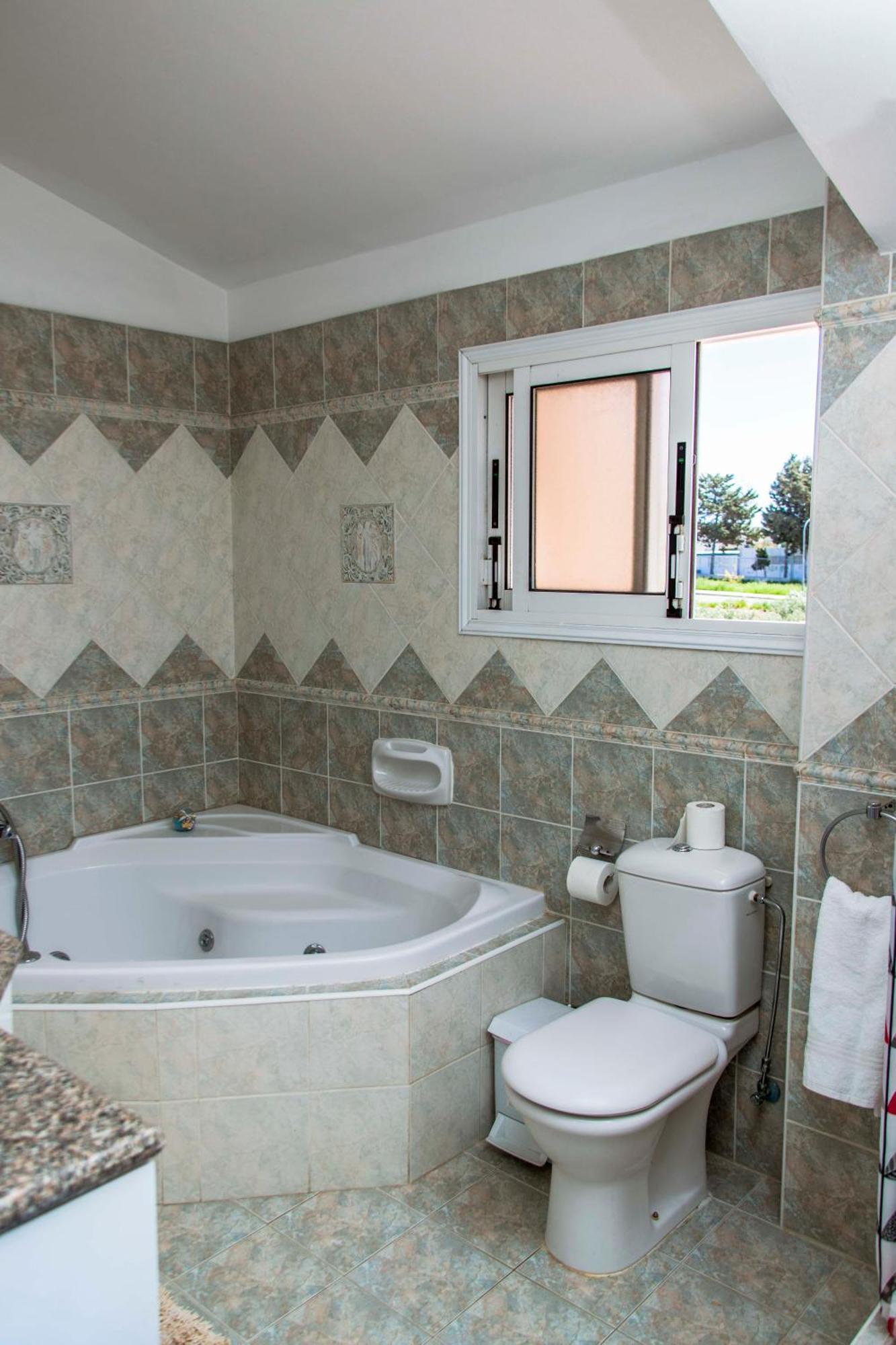 6 Bdr Villa With Tennis Court Paphos Exteriör bild
