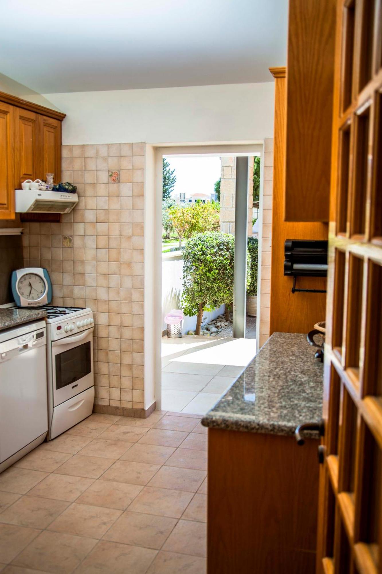 6 Bdr Villa With Tennis Court Paphos Exteriör bild