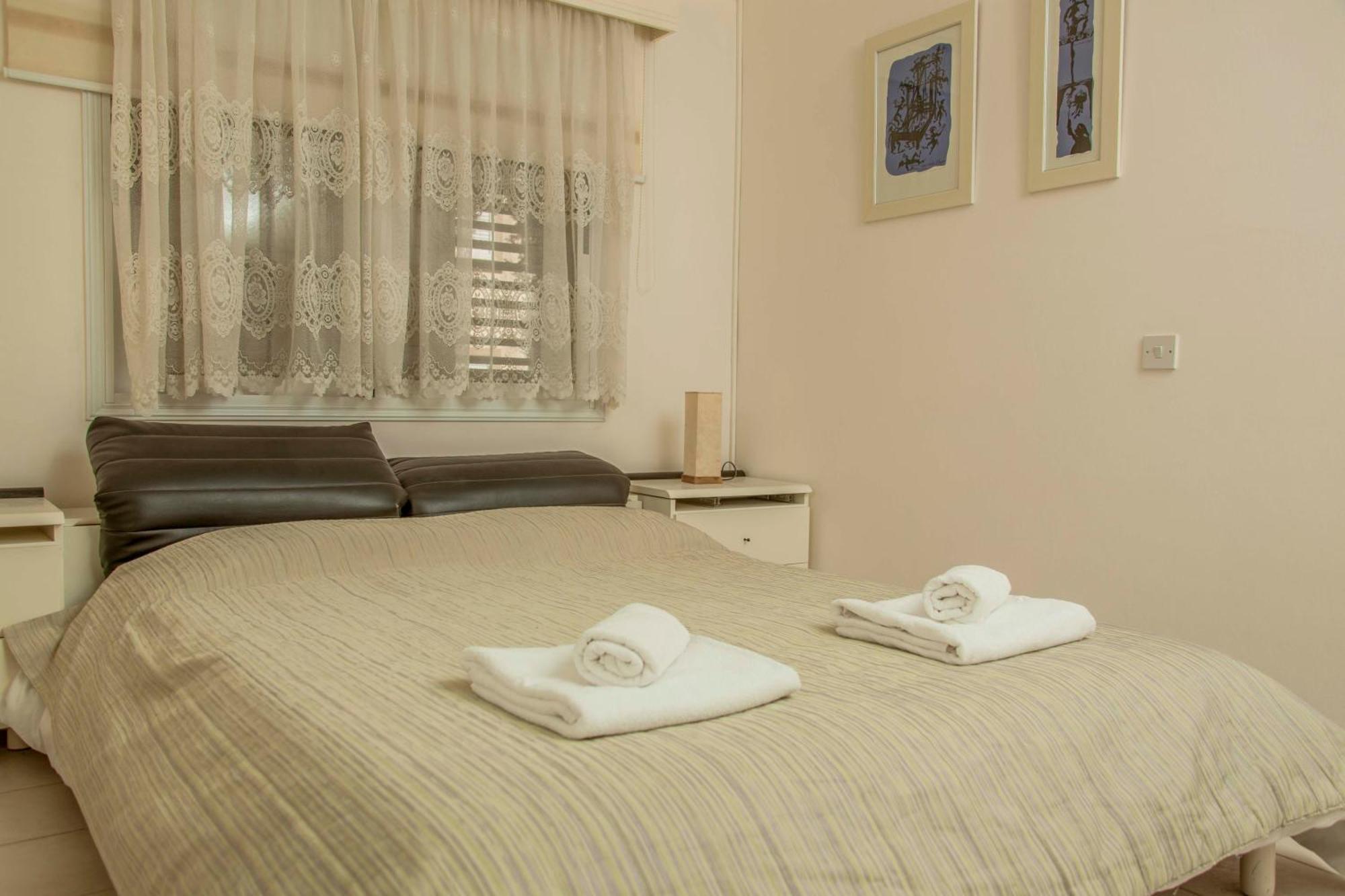 6 Bdr Villa With Tennis Court Paphos Exteriör bild