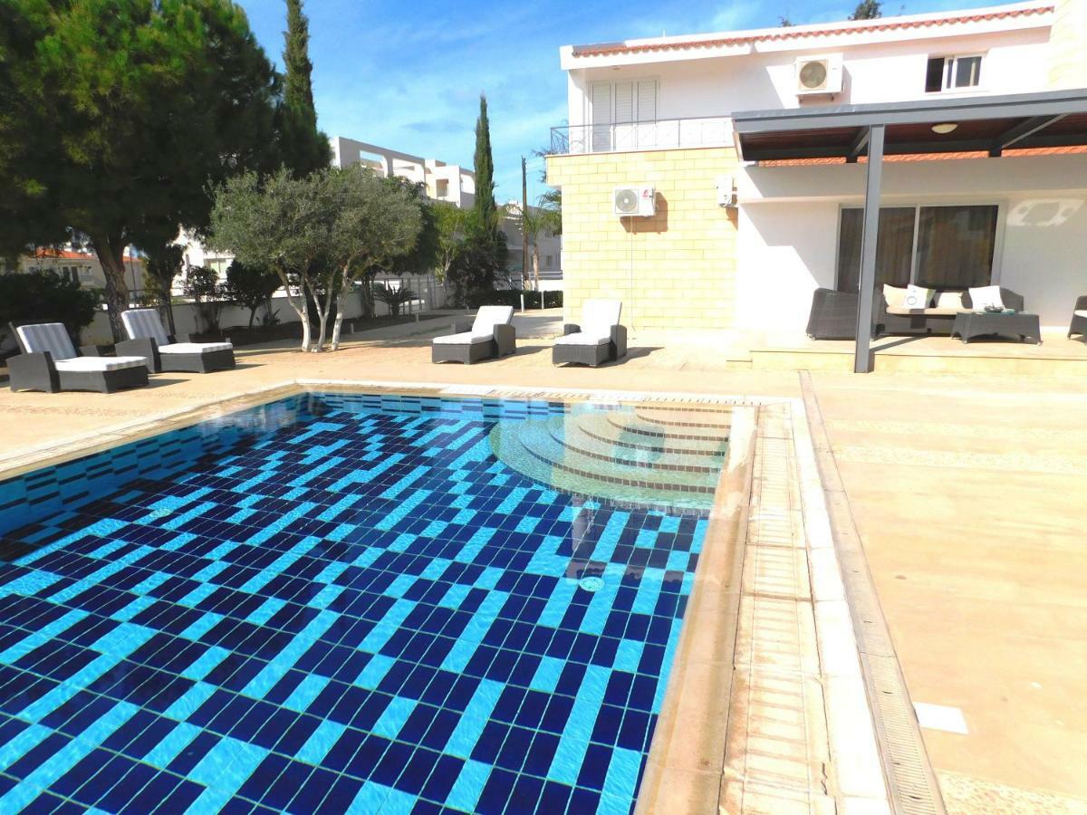 6 Bdr Villa With Tennis Court Paphos Exteriör bild