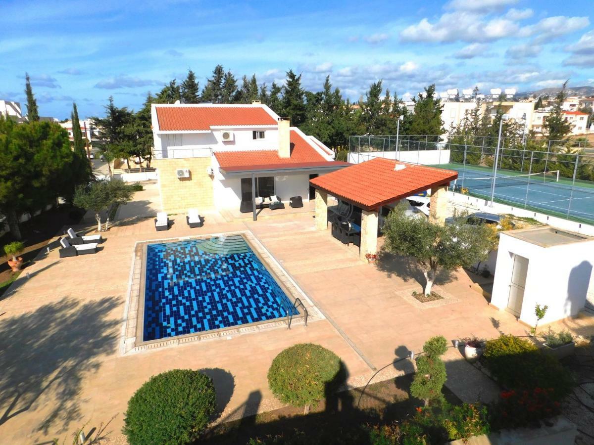 6 Bdr Villa With Tennis Court Paphos Exteriör bild